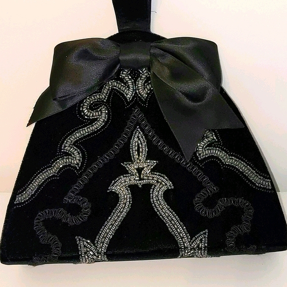 Hashimoto Handbags - Rare Find! Hashimoto Beaded Velveteen Purse